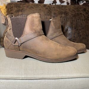 Teva Chelsea boots